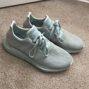 Adidias Swift Run sneaker